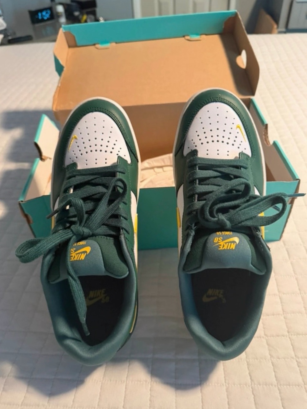 Nike Green and White Skate Shoes Size 7Y (women’s size 8.5 US)